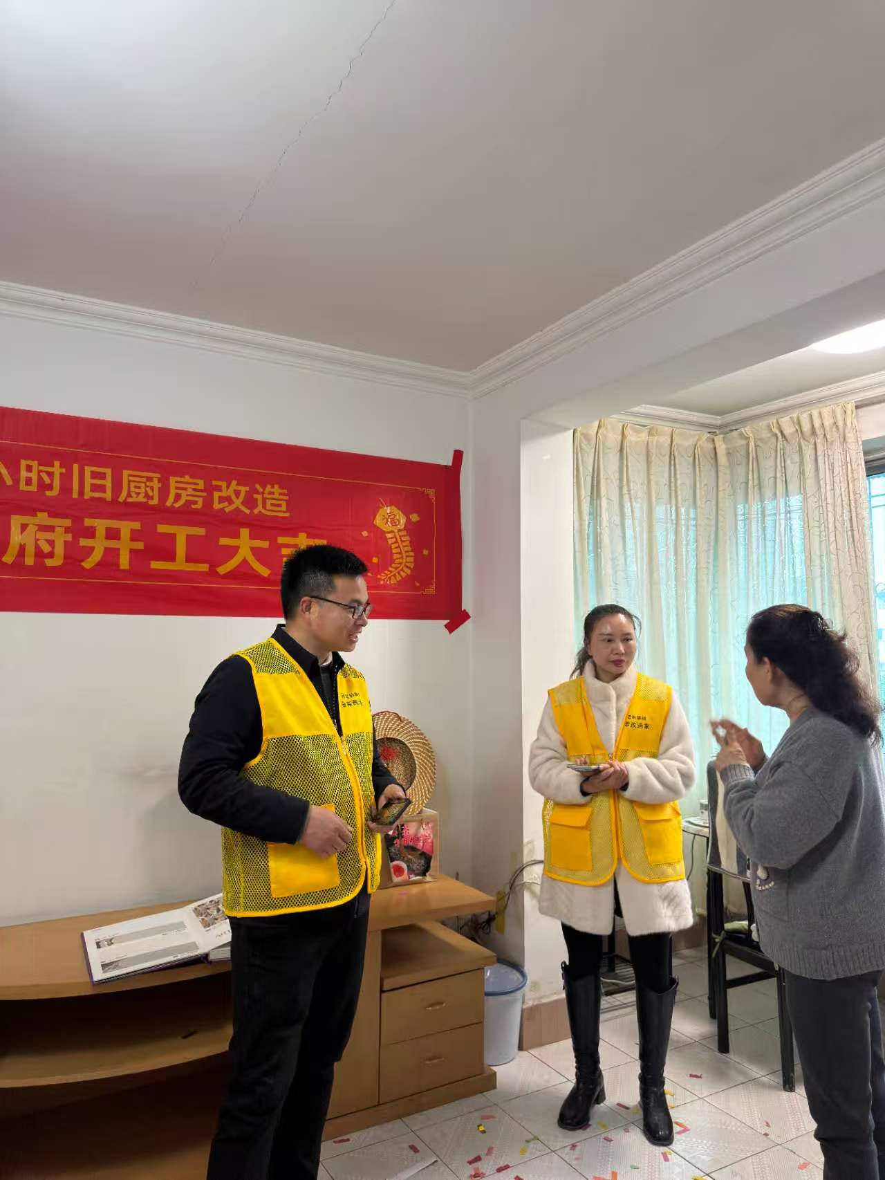 章老师家开工仪式 三人对接现场 金帝8小时旧厨房改造
